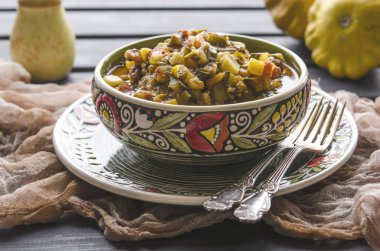 Sote sebzeler kabak patlıcan domates biber soğan sarımsak patates ve Yeşiller  