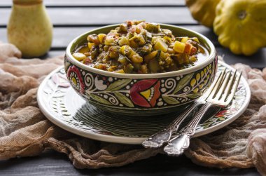 Sote sebzeler kabak patlıcan domates biber soğan sarımsak patates ve Yeşiller  