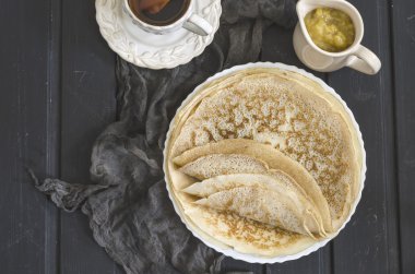 Kivi ve kavun reçel ile Kahvaltıda krep  