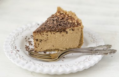 Kahvaltı veya doğum günü için çikolata ile karamelli cheesecake  