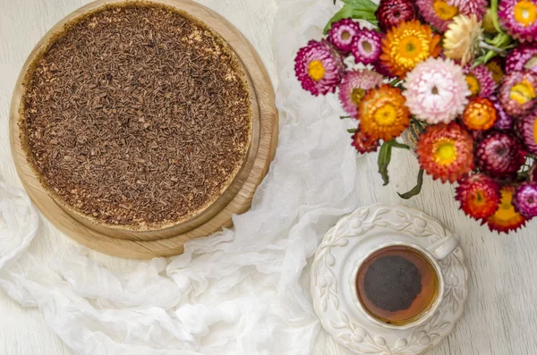 Tarta de queso de caramelo con chocolate para el desayuno o cumpleaños —  Fotos de Stock