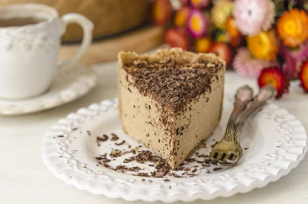 朝食や誕生日のチョコレートとキャラメルのチーズケーキ — ストック写真