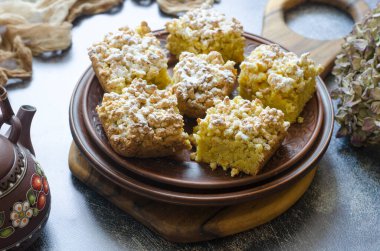 Limonlu ve pudra şekerli vejetaryen turtası   