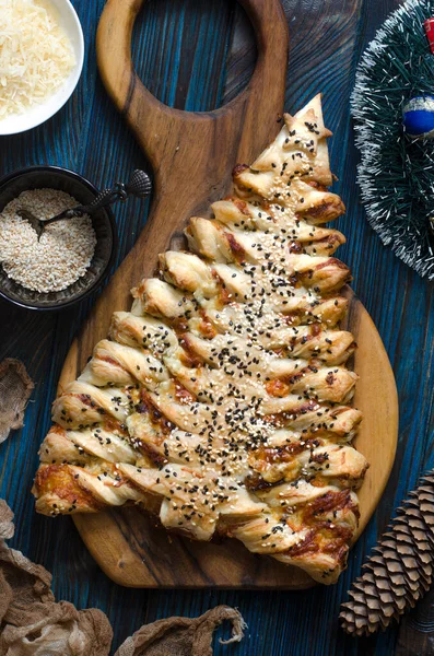 Puff Pastry Christmas Tree Cheese Herbs — Stock Photo, Image