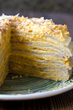 Limonlu kremalı krep.  