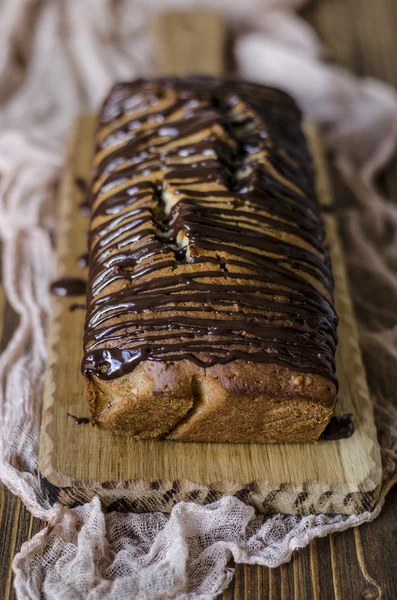 Pastel de manzana vegana con nueces y chocolate —  Fotos de Stock