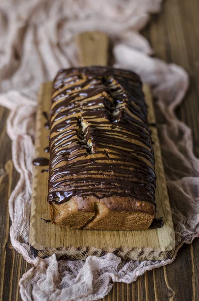 Pastel de manzana vegana con nueces y chocolate —  Fotos de Stock