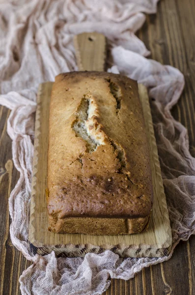 Pastel de manzana vegana con nueces y chocolate —  Fotos de Stock