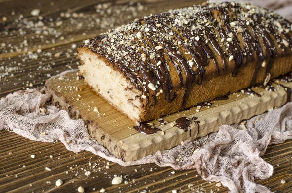 Pastel de manzana vegana con nueces y chocolate —  Fotos de Stock