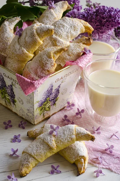 Croissants with milk and lilac — Stock Photo, Image