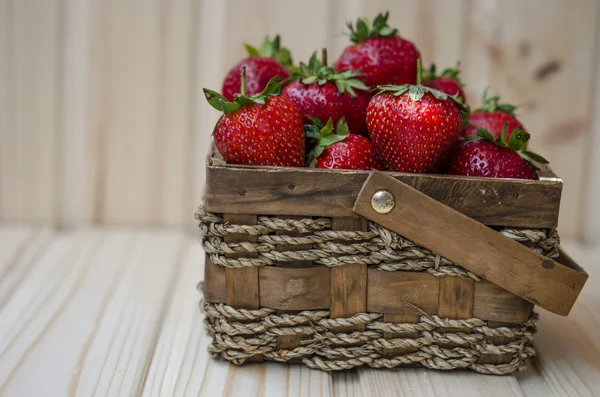 Cesta de morango — Fotografia de Stock