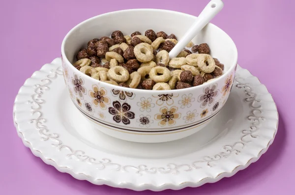 Trockenes Frühstückszereal mit Milchring — Stockfoto