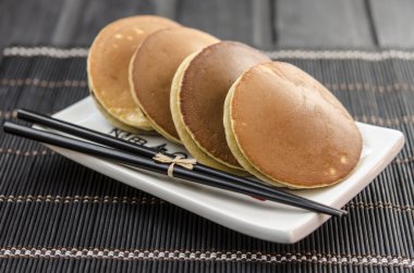 Japon krep dorayaki