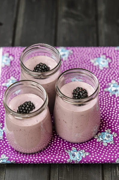 Batidos con avena y moras —  Fotos de Stock