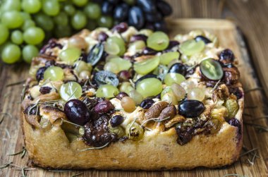 Çikolata ve şekerleme üzüm ile pasta