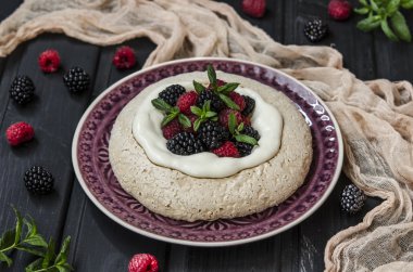 Pavlova beze tatlısı