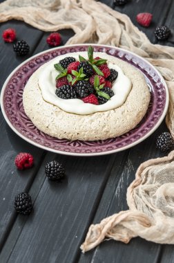 Pavlova beze tatlısı