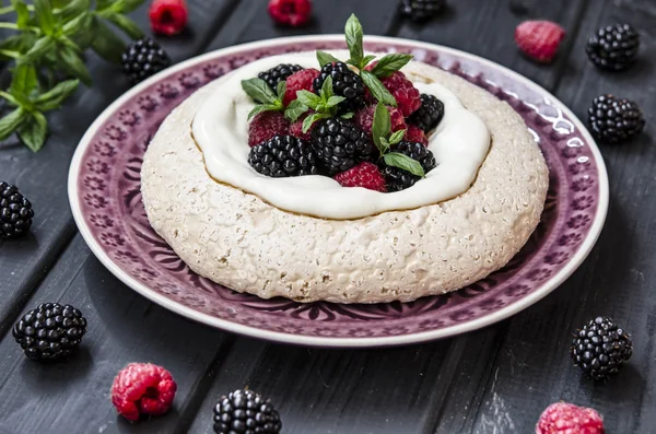 Pavlova maräng efterrätt — Stockfoto