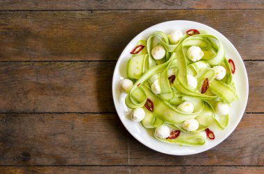 Mini mozzarella ve Jamie Oliver gelen biber kabak salatası