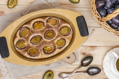 Clafoutis (flonyard) ile fındık ve Erik