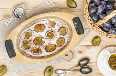 Clafoutis (flonyard) ile fındık ve Erik