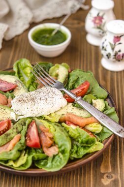 Romano domates somon ve terbiyeli çılbır Avokado salatası