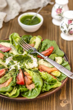 Romano domates somon ve terbiyeli çılbır Avokado salatası