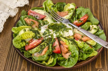 Romano domates somon ve terbiyeli çılbır Avokado salatası