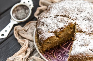 Apple charlotte irmik ile