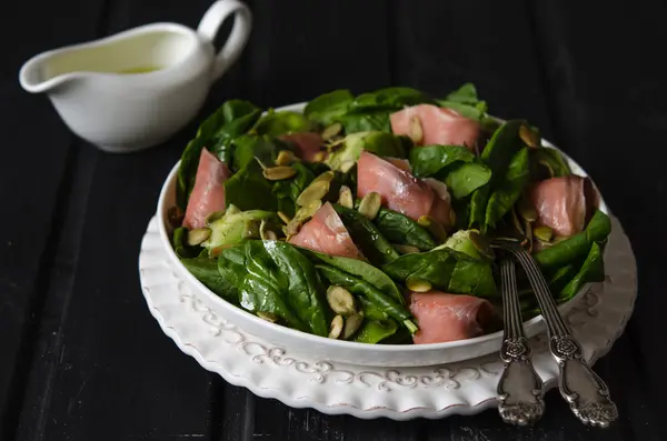 Salad with spinach, avocado and pumpkin seeds salted fish — Stock Photo, Image