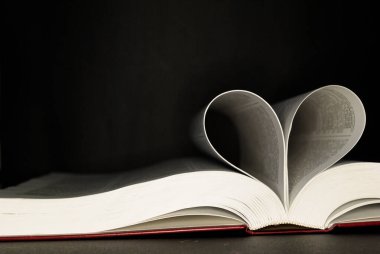 Kalp şeklinde kitap sayfaları