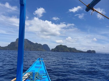Filipin Katamaranı adalar arasında seyahat etmek için kullanılır.