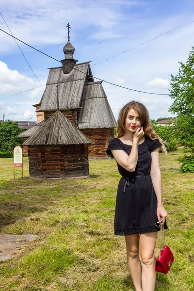 Rusia Yuryev Polsky Hermosa Chica Turística Visita Los Lugares Interés —  Fotos de Stock