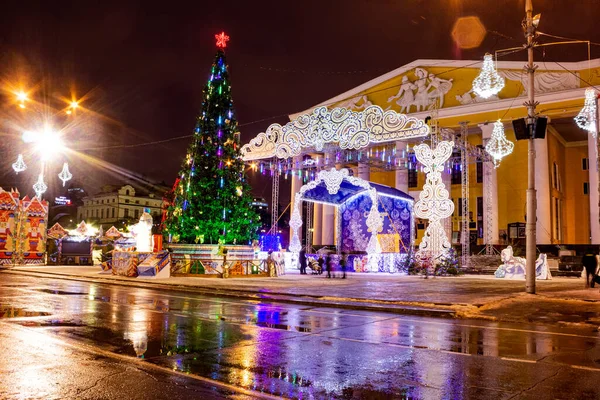 Rusia Cheboksary Chuvash Teatro Dramático Con Árbol Año Nuevo Ciudad — Foto de Stock