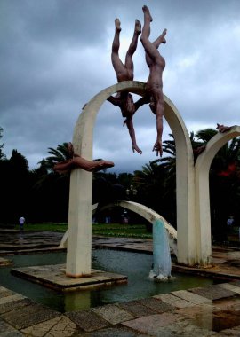 Bulutlu bir günde Abhazya sokakları.