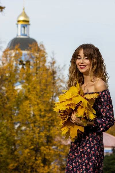 Hermosa Chica Con Hojas Otoño Octubre Fotos Otoño —  Fotos de Stock