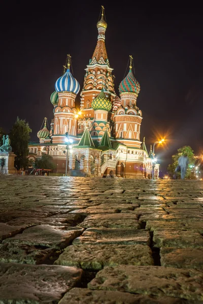 St. Geceleri Kızıl Meydan 'daki Basil Katedrali' nde. Rusya 'nın en popüler eğlencelerinden biri.