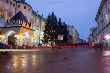 Rusya, Nizhny Novgorod - Yeni yıl ışıklarında gece yürüyüşü.