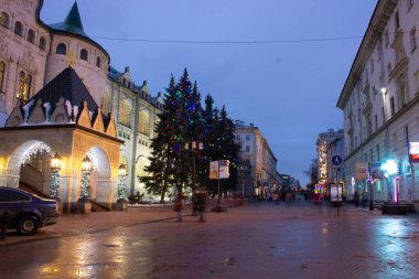 Rusya, Nizhny Novgorod - Yeni yıl ışıklarında gece yürüyüşü.