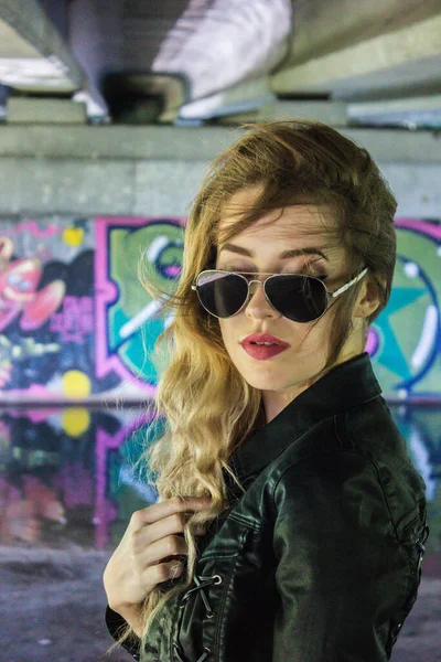Rusia Korolev 2019 Biker Girl Glasses Background Graffiti — Foto de Stock
