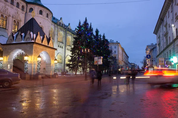 Rusya Nizhny Novgorod Yeni Yıl Işıklarında Gece Yürüyüşü — Stok fotoğraf