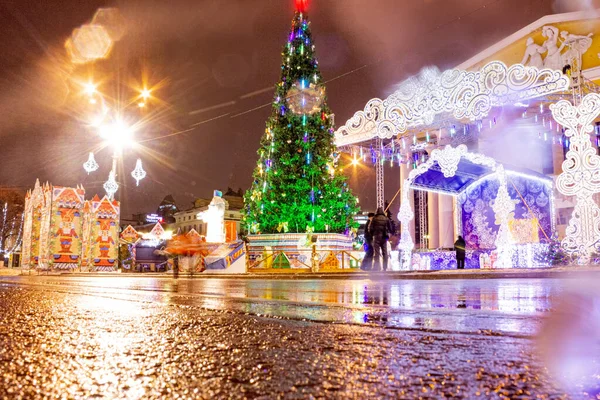 Rusia Cheboksary Chuvash Teatro Dramático Con Árbol Año Nuevo Ciudad — Foto de Stock