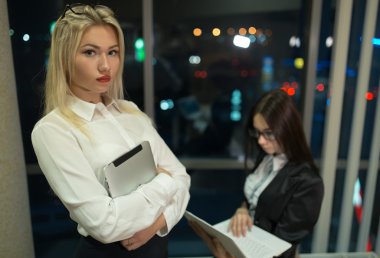 gece geç saatlerde çalışma iş kadınları