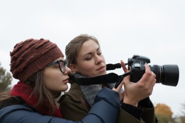 kamera ile Bayan arkadaş 