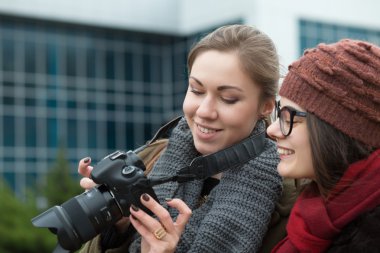 kamera ile Bayan arkadaş 