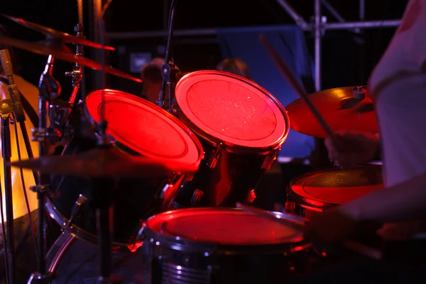 Tambores en el escenario de concierto — Foto de Stock