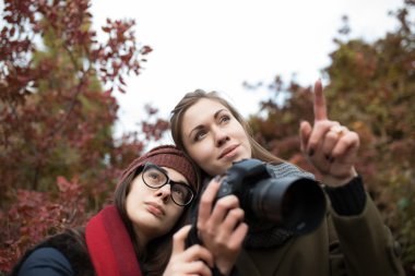 kamera ile Bayan arkadaş 