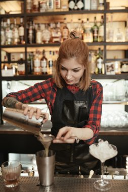 Barmen dökme kokteyl