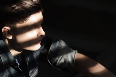 Denim ceket şık adam 