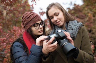 kamera ile Bayan arkadaş 